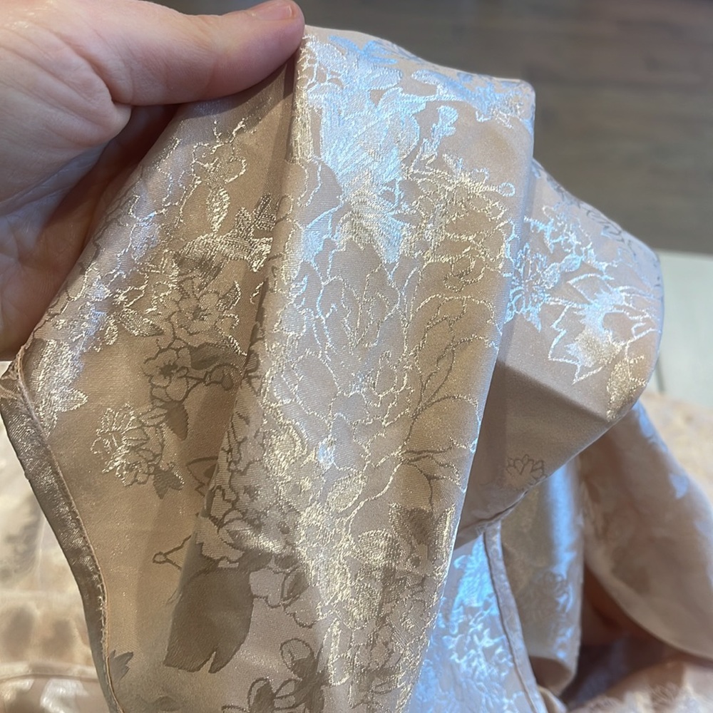 Princess Polly silk wrap adjustable to head scarf, top or bingo wrap! One size‎ - Picture 4 of 6